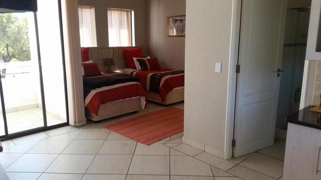 Casa Bianca Guest Lodge Hartbeespoort Ruang foto
